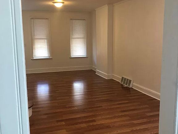 2nd image of 1215 Linden St