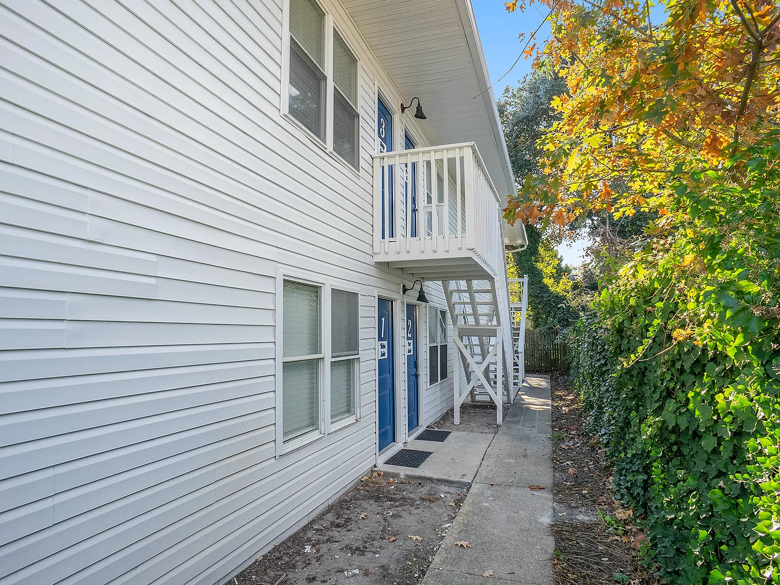 1121 Hillside Ave Apartments — Photo 3