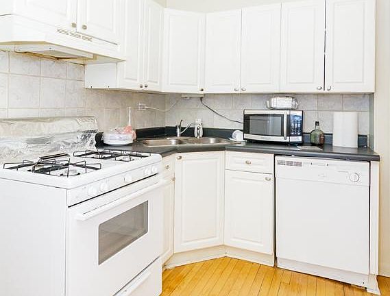3rd image of 4225 N Paulina St #4235W1