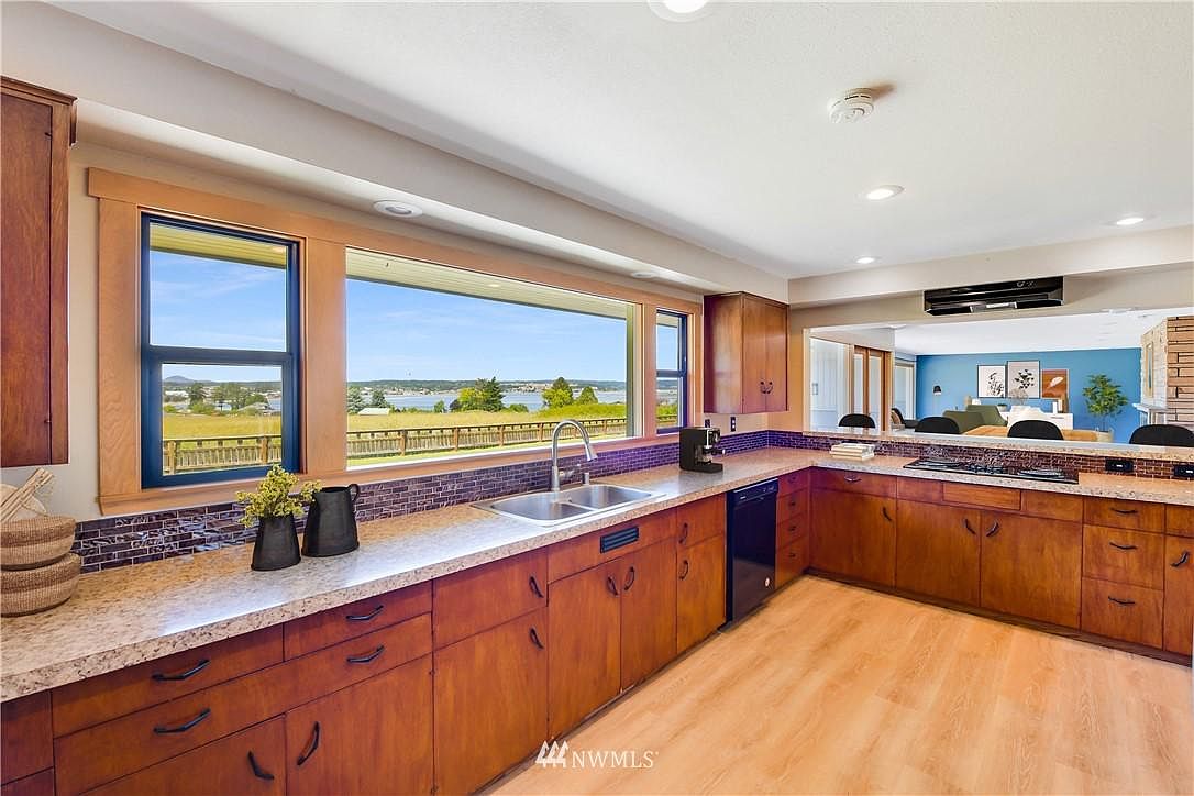 Oak Harbor, WA 98277