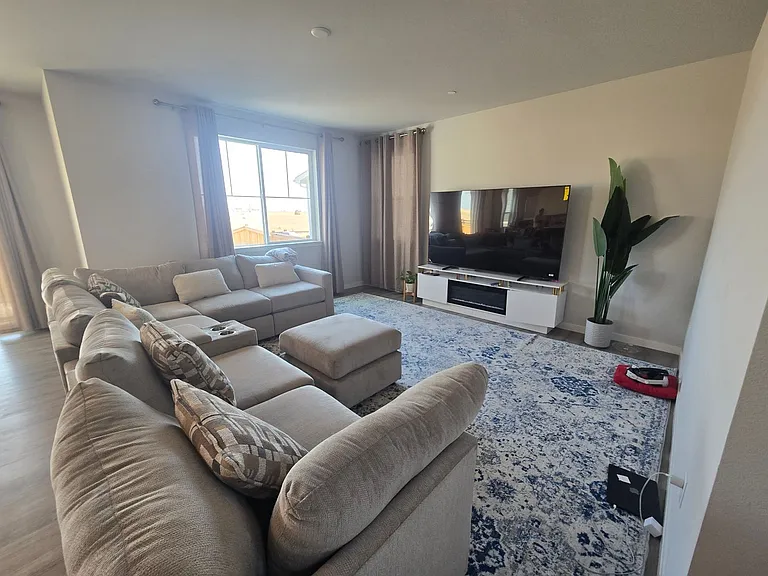 1431 Loraine Cir N — Photo 7