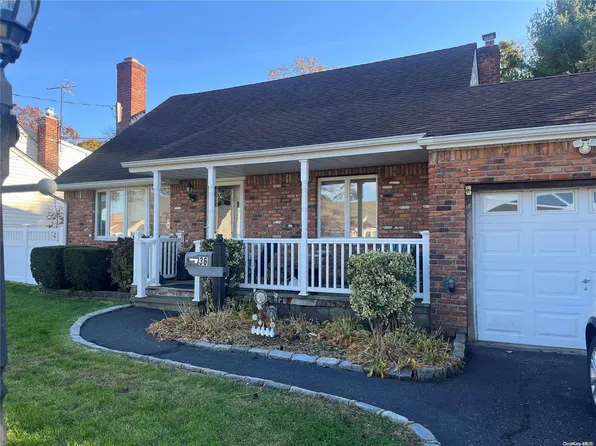 36 Kime Avenue, North Babylon, NY 11703