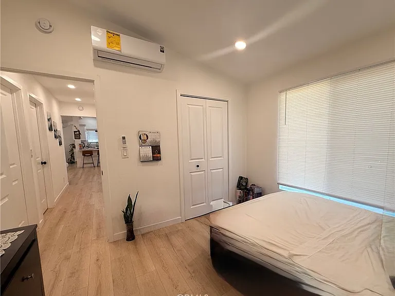 657 E King St — Photo 14