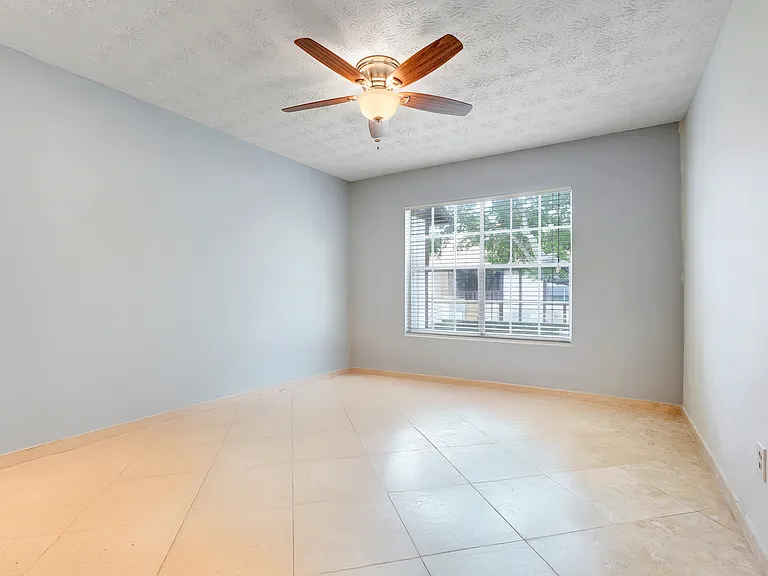 5323 Hansel Ave #E14 — Photo 19