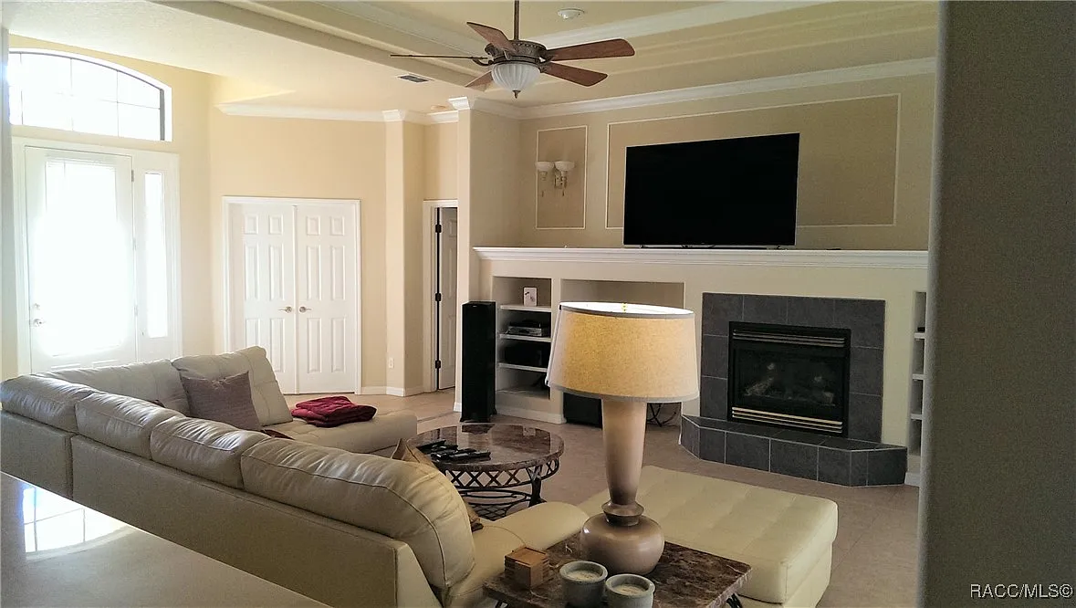 4 bed, 2161 sqft, $2,800 — Photo 3