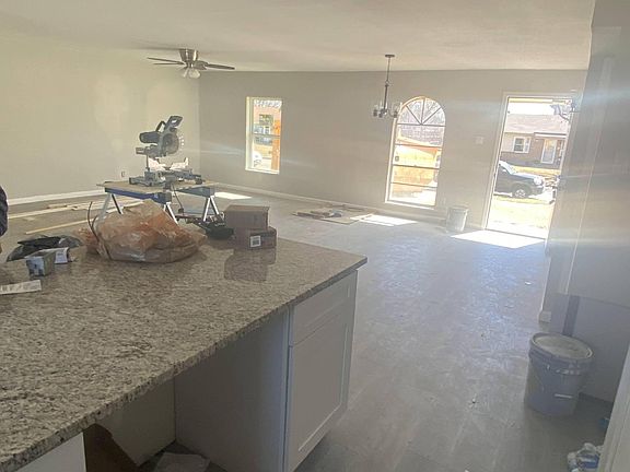 3rd image of 3813 Newport Dr