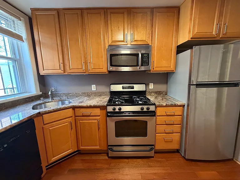 602 9th St NE #1 — Photo 6
