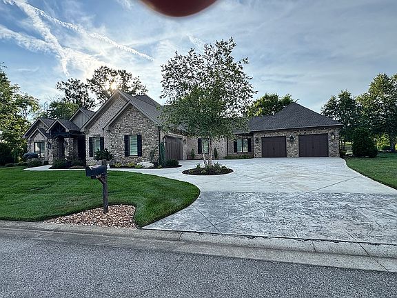 3rd image of 650 Buckhorn Way