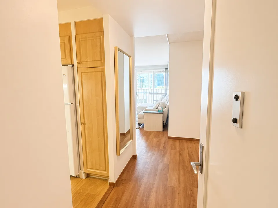 1350 Ala Moana Blvd #811