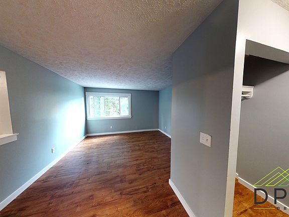 4th image of 326 E Hillsdale St #6