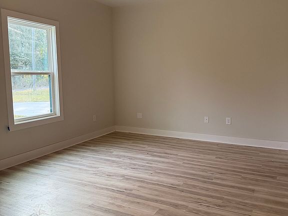 5th image of 563 High Rd