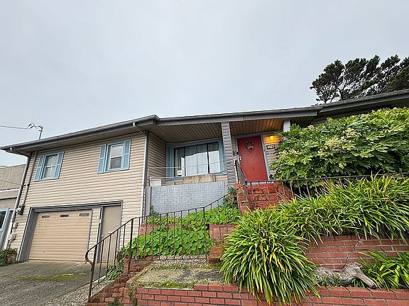 5th image of 378 Wendell St