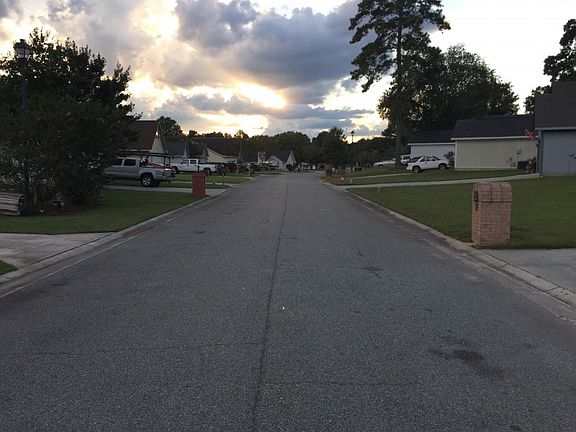 5th image of 215 Bayside Dr