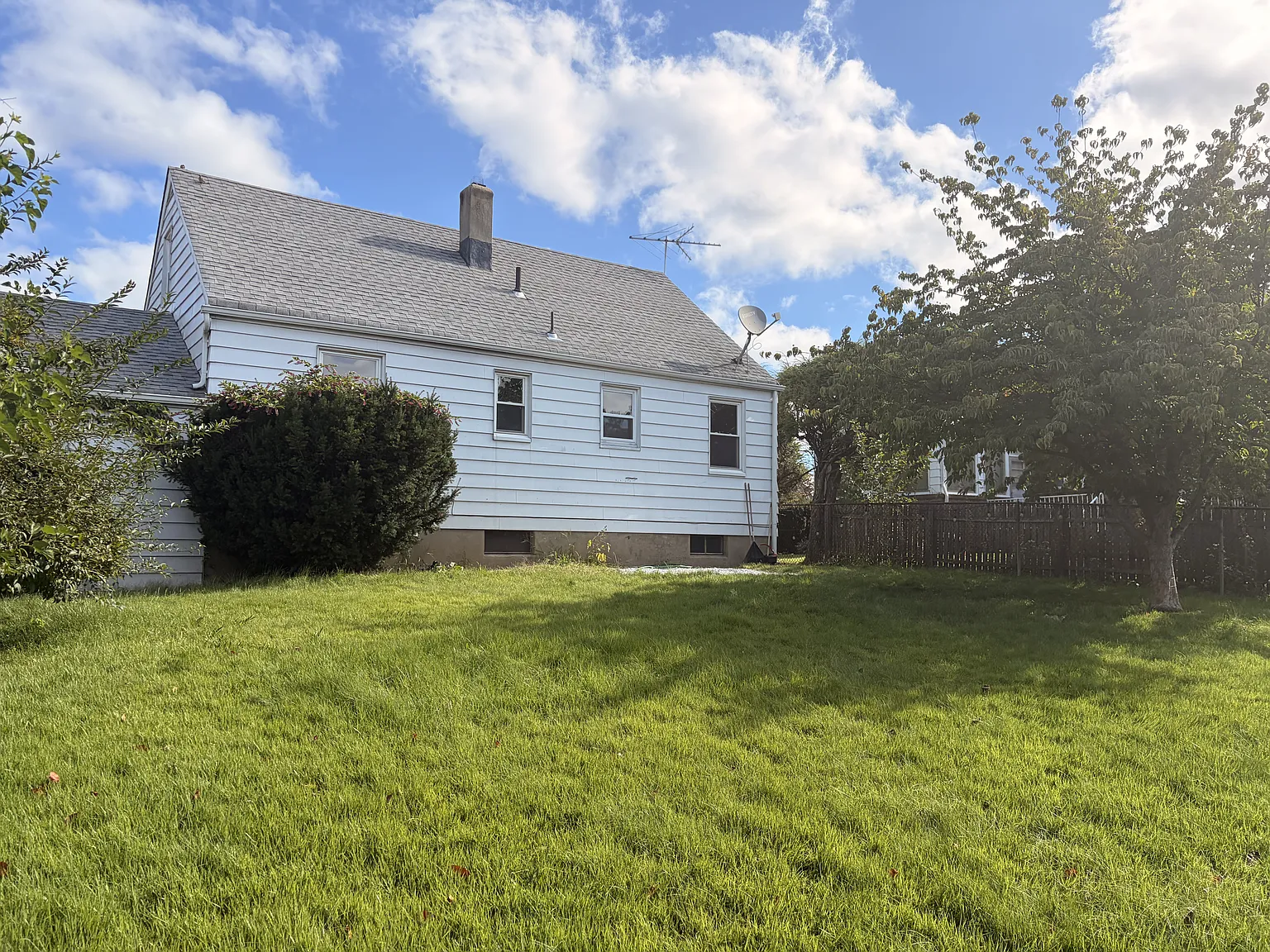 3 bed, 1.5 bath, 1230 sqft, $3,400 — Photo 2
