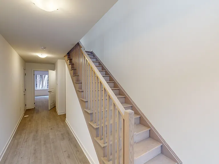 126 Blue Forest Cres — Photo 45
