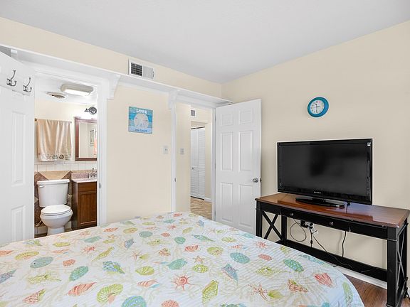 4th image of 1000 11th Ave. N #132