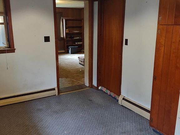 3rd image of 933 Ford St
