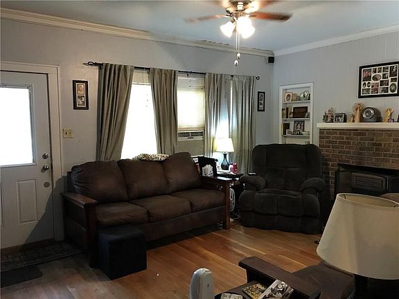 3rd image of 412 W Avenue B
