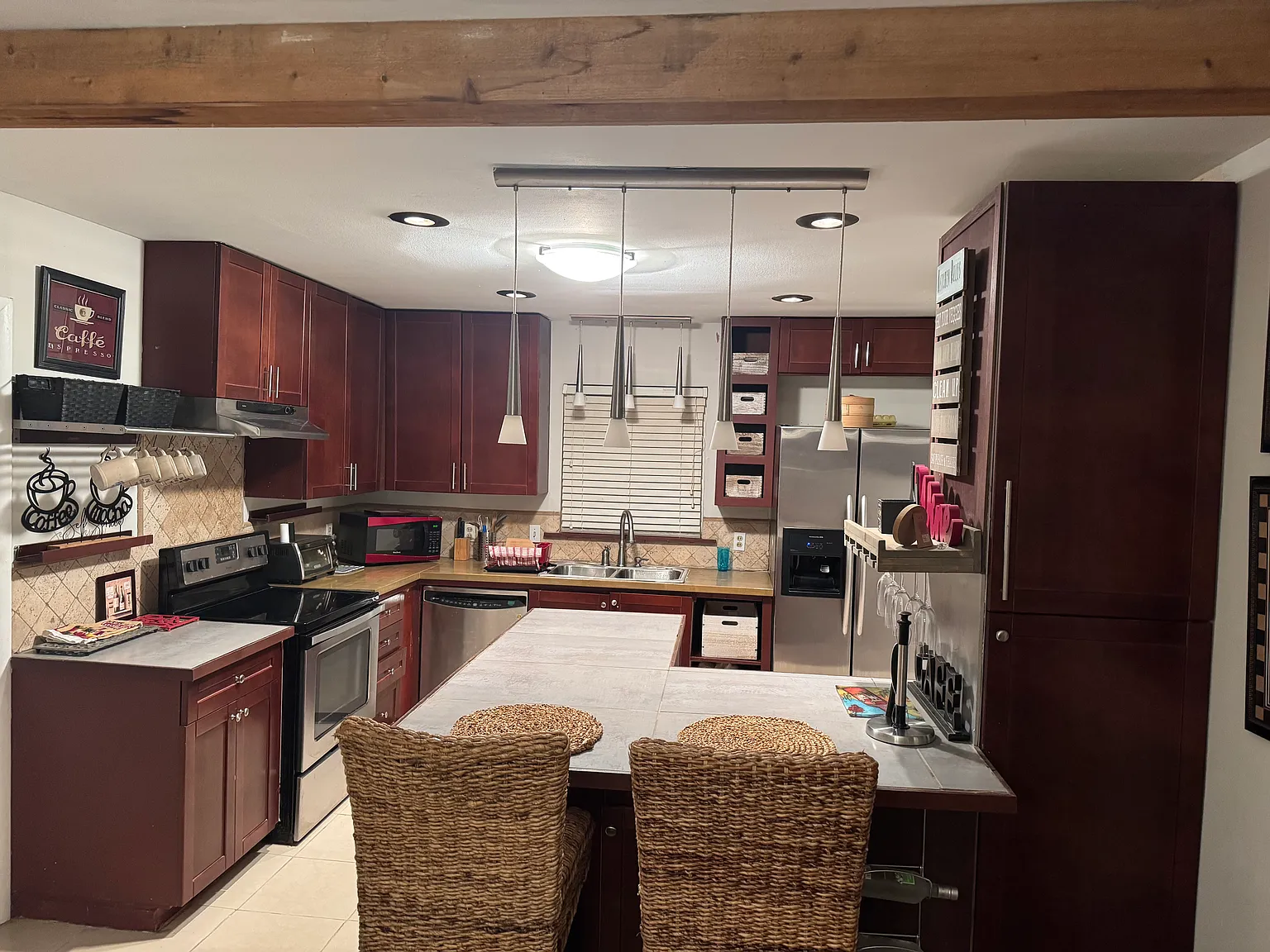 3 bed, 1408 sqft, $1,990 — Photo 1
