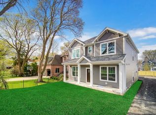 2432 Thornwood Ave, Wilmette, IL