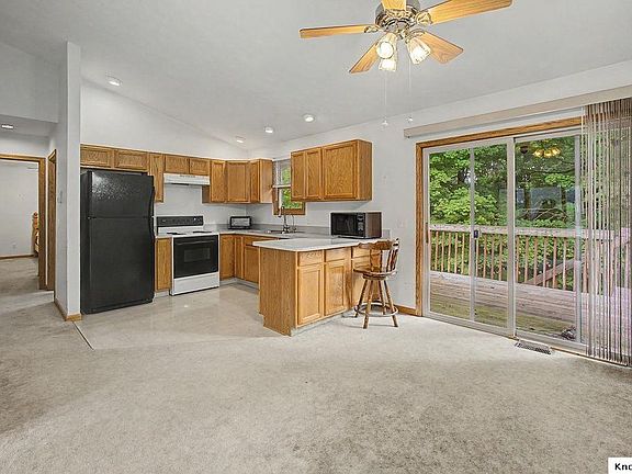 2nd image of 707 Greenbriar Cir