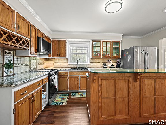 4th image of 40 Winthrop Place