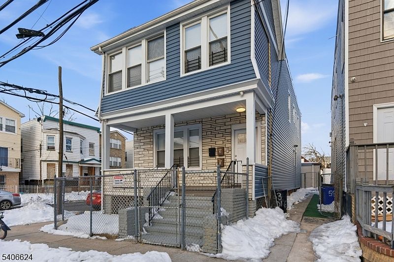 1st image of 53 Aldine St