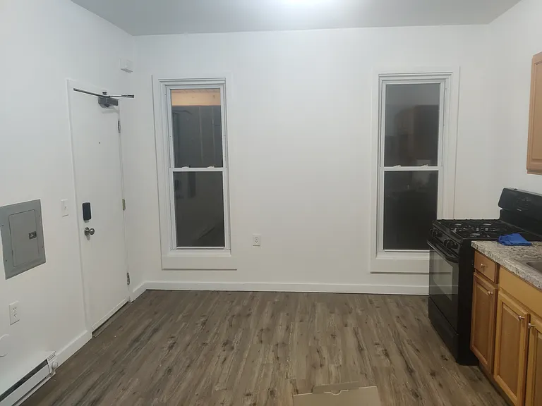 145 W Delavan Ave — Photo 3
