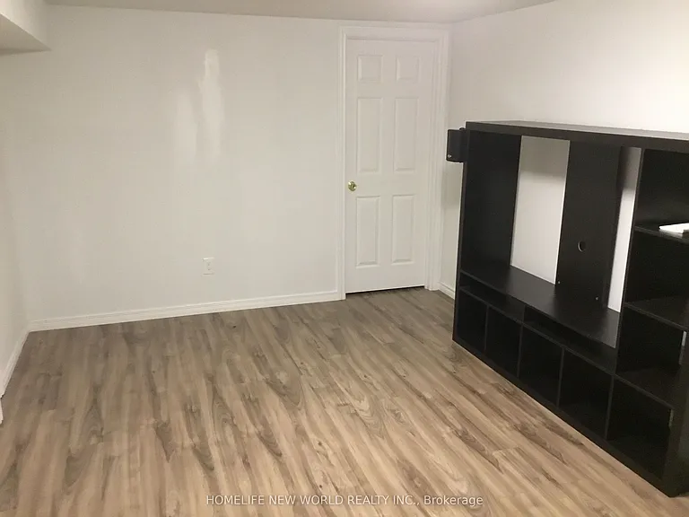 50 Michener Cres — Photo 19