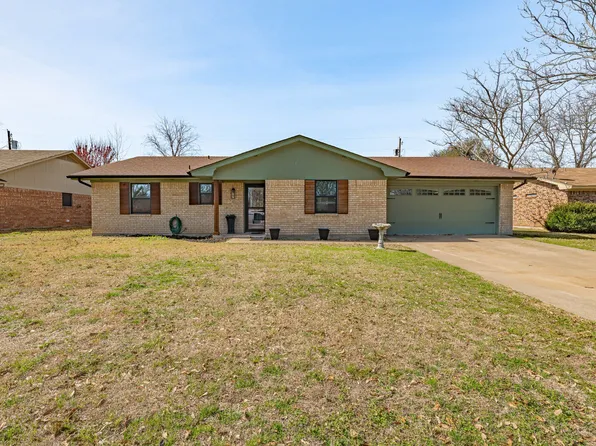 1352 Inglewood Dr, Stephenville, TX 76401