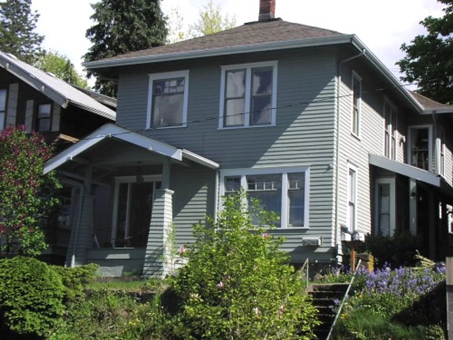 2 Bedroom 1 bath Upper level unit 2 blocks from WWU — Photo 2