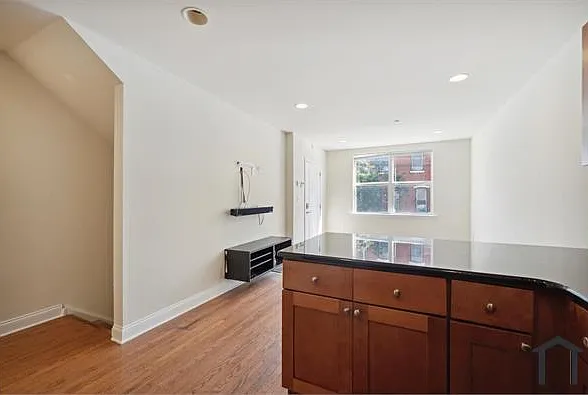 1705 Arlington St — Photo 5