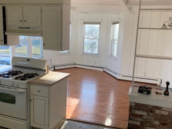 2nd image of 602 Dyer Ave #2