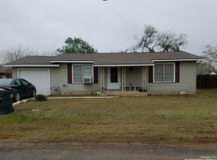 404 N Carroll St, Poth, TX 78147