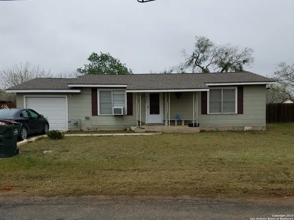 404 N CARROLL ST, Poth, TX 78147