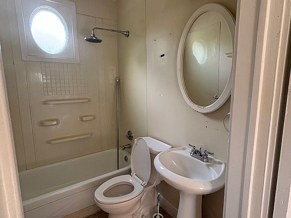 3rd image of 2314 Bryant Ave S #3