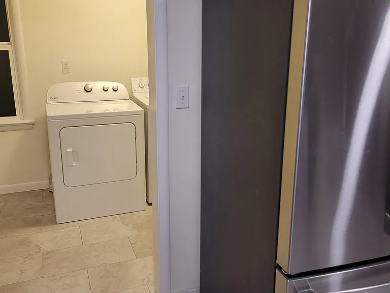 911 NE Campus Dr — Photo 5