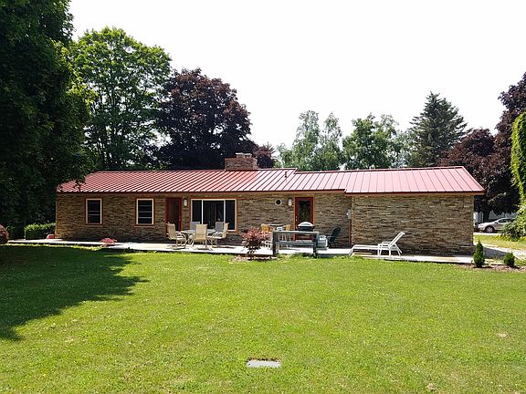 2nd image of 510 Meadow Ln