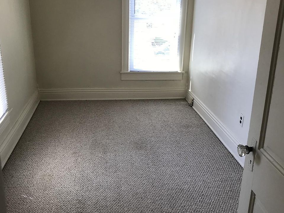 Computer Room - 11' x 7'