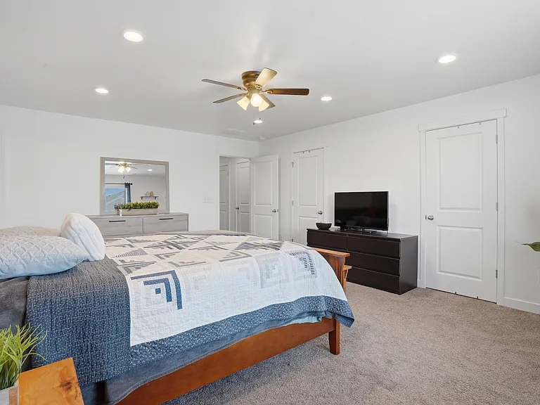 347 N Angus Dr — Photo 13