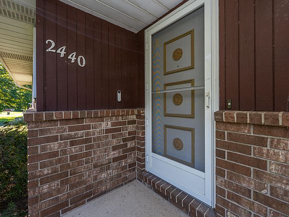 3rd image of 2440 Lora Dr