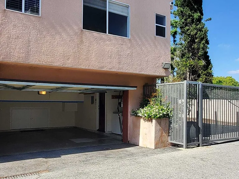 7320 Balboa Blvd #123 — Photo 29