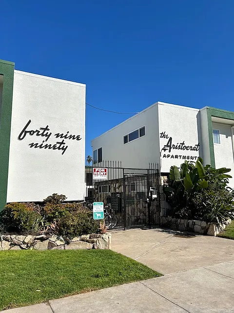 Aristocrat Apartments