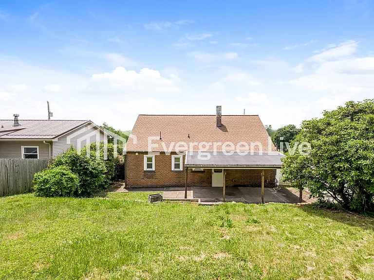 743 Wolf Ave — Photo 15