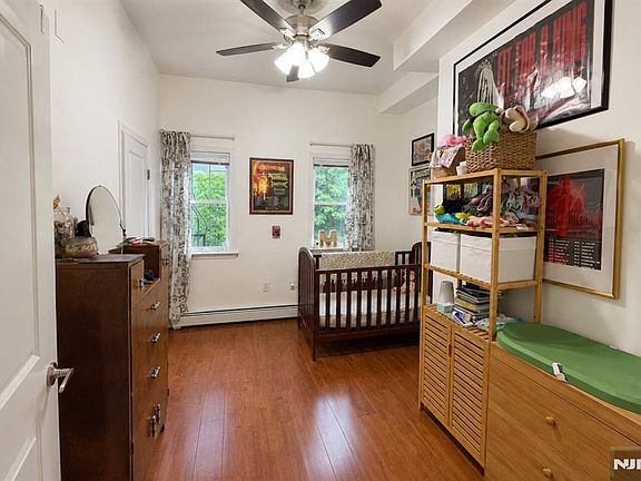 5th image of 76 Hutton St APT 3