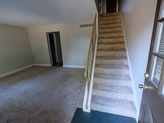 2nd image of 211 Eisenhower Dr #3