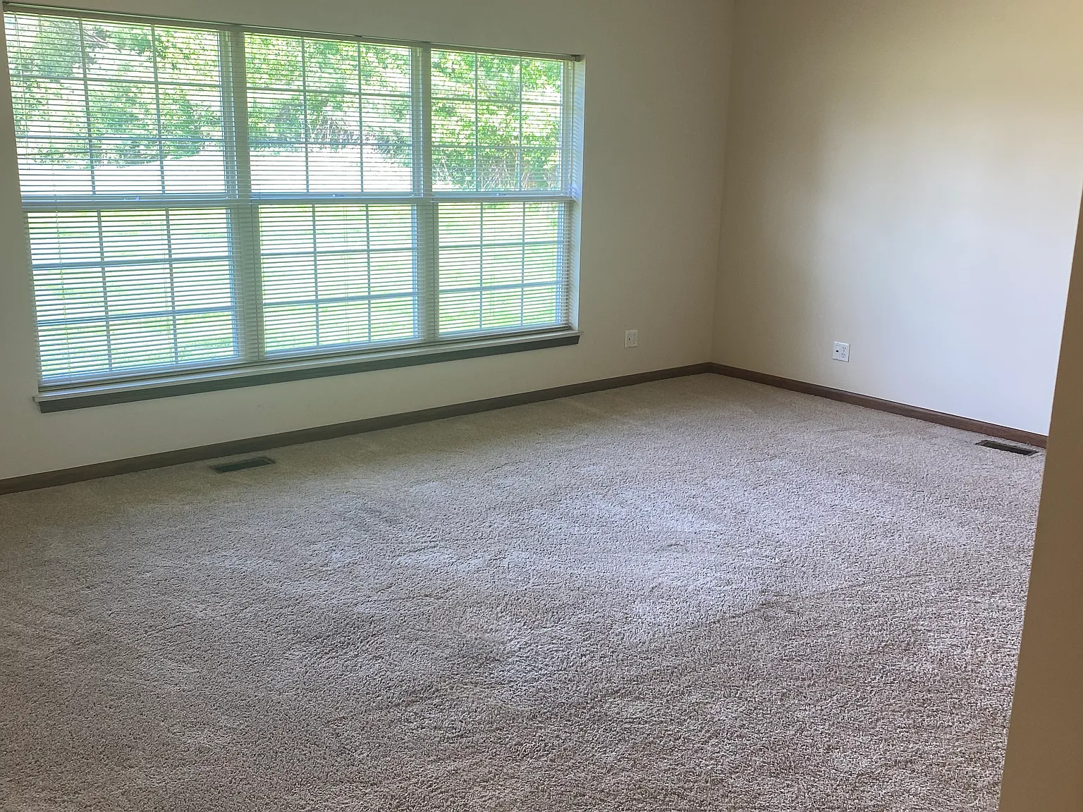 2 bed, 1200 sqft, $1,700 — Photo 3