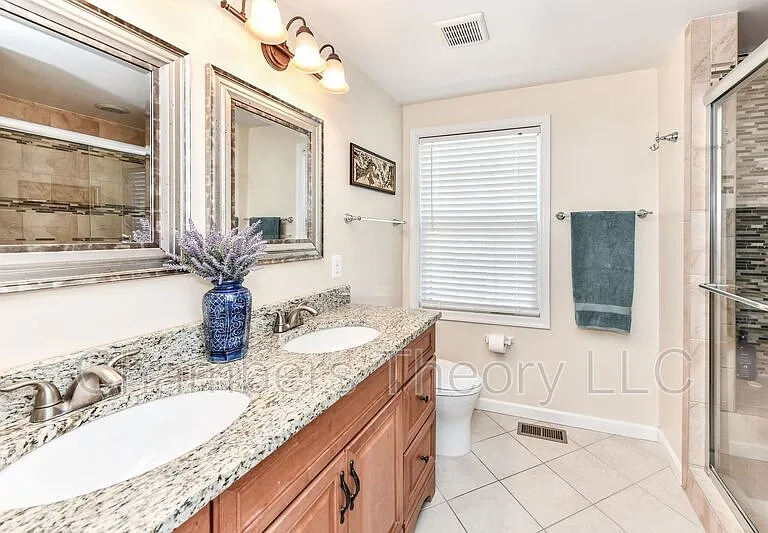 1033 S Edison St — Photo 17