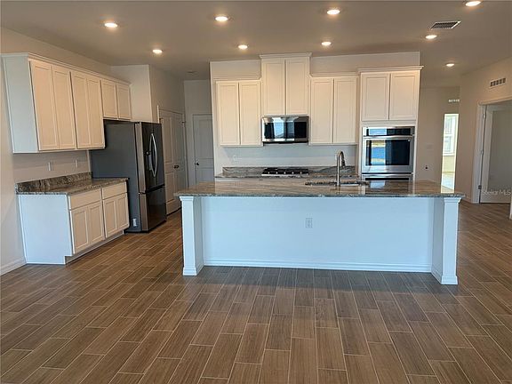3rd image of 25212 Calusa Dr