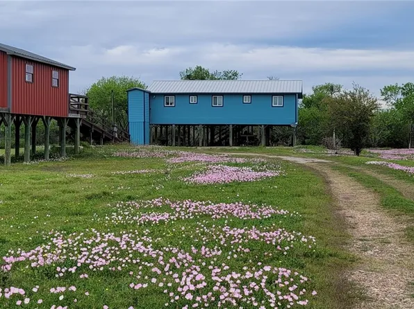 754 Guadalupe River Dr, Pt Lavaca, TX 77990